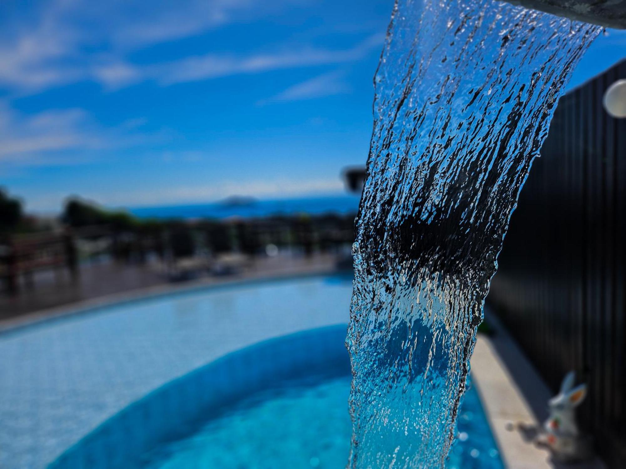 Hotel Bella Vista Ocean View Búzios Exterior foto A shower at a swimming pool