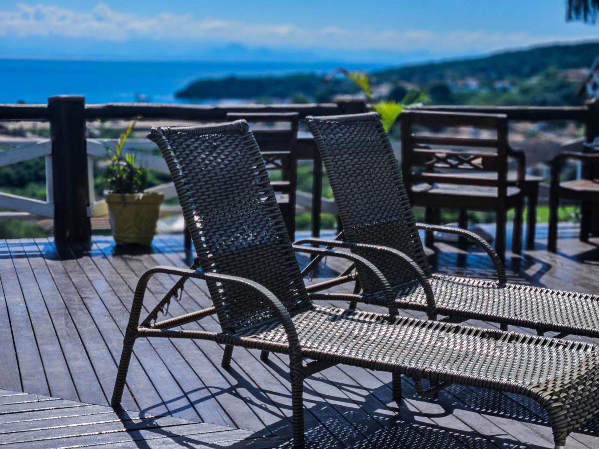 Hotel Bella Vista Ocean View Búzios Exterior foto A view of the ocean from the deck of a home in the community